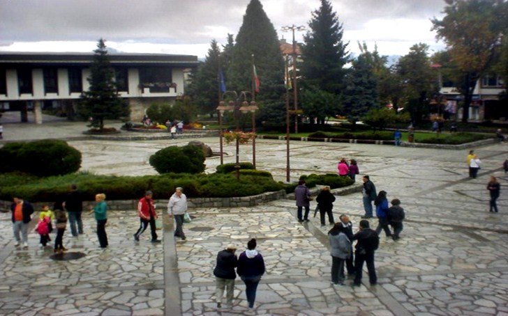 Банско уеб камера, времето на живо, зимен ски курорт, център площад, парк, Пирин планина