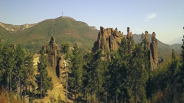 Уеб камера от Белоградчишките скали панорама времето на живо ТВ кула и Дунавска равнина Стара планина област Видин