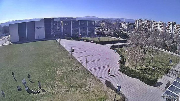 Уеб камера от Благоевград - площад Американски университет, студентски център улици, kamerite Пирин времето на живо