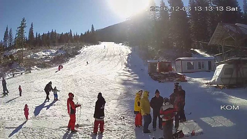 уеб камера връх хижа 'Ком', ски писта, местност 'Покоя' в Стара планина, времето на живо