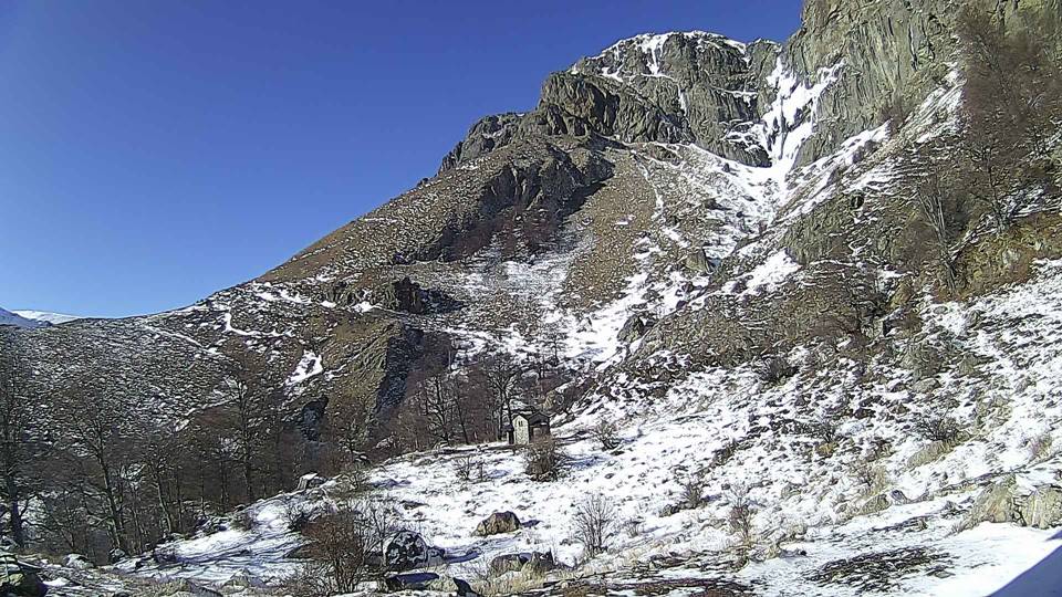 хижа 'Рай' уеб камера времето на живо парк 'Централен Балкан', Стара планина под връх 'Ботев', live online camera