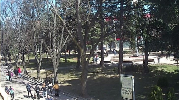 Казанлък уеб камера ул. Искра център улици трафик площад градски парк, времето на живо