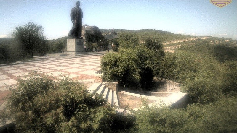 Ловеч времето на живо, уеб камера, паметник на 'Васил Левски', исторически резерват 'Вароша', средновековна крепост 'Хисаря', Стара планина, live webcam