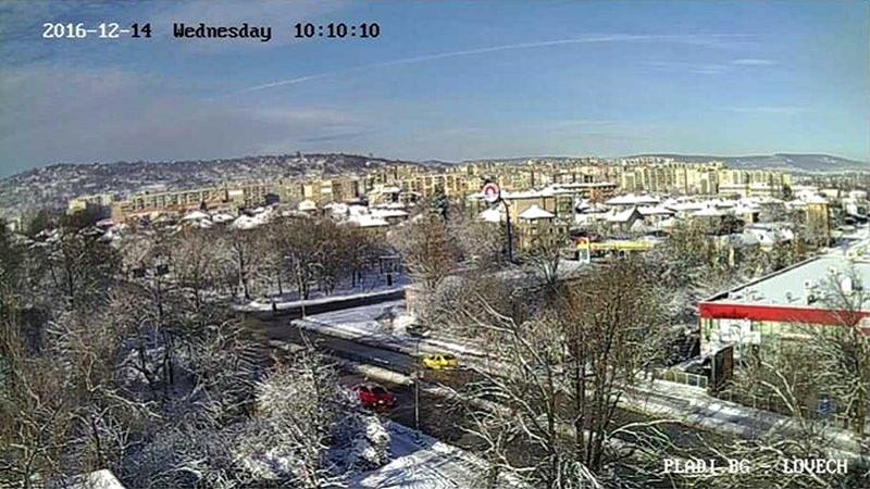 Ловеч времето, на живо, уеб камера, квартал 'Младост', трафик кръстовище на улица 'Д-р Съйко Съев' и ул. 'Княз Имеретински' до магазин 'Била', Стара планина, live webcam