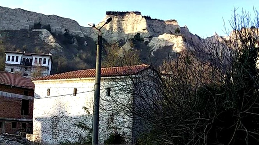 Уеб камера от Мелник, времето на живо, мелнишки скални пирамиди, Пирин планина, live camera