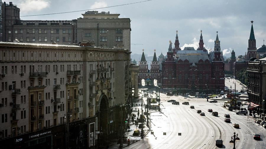 Москва времето, уеб камера на живо, център, улици трафик 'Садовая-Спасская', столица и най-големият град на Русия