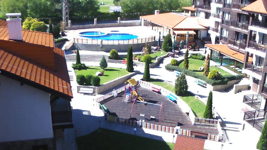 Разлог времето уеб камера хотелски СПА комплекс, басейн, детска площадка, kamerite, Пирин планина