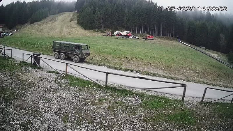 Хижа 'Пионерска' времето уеб камера долна лифт станция ски писта над Паничище Рила планина