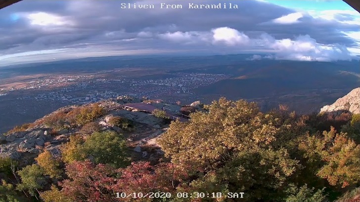 Уеб камера от 'Карандила', местност в Стара планина, близо до град Сливен. в природен парк 'Сините камъни', достъпна с лифт, live camera Sliven