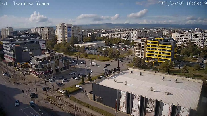 София уеб камера център, времето на живо, квартал 'Люлин', бул. 'Царица Йоана' и бул. 'Луи Пастьор' до магазин 'Домко' трафик кръстовище