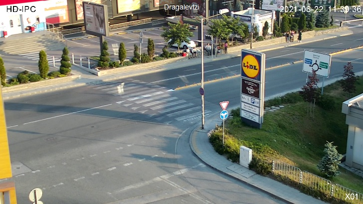 София уеб камера, бул. Черни връх, кв. Кръстова вада, ж.к. Ботаника времето на живо, магазини 'maxxmart' и Лидъл.