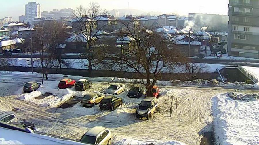 Търговище времето уеб камера на живо изглед към центъра на града, улици трафик паркинг парк, от метеостанция, Дунавска равнина, Стара планина.