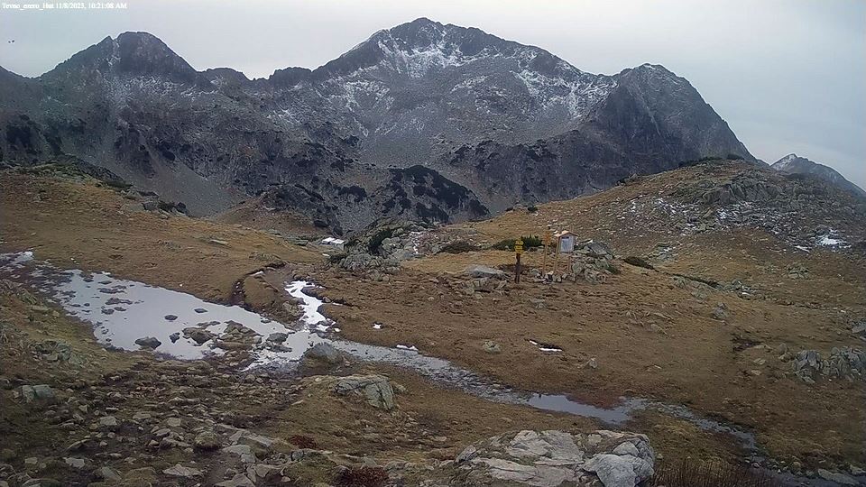 Уеб камера от Тевното езеро хижа (заслон), Пирин планина времето на живо, от камерата се вижда връх Каменица, kamerite