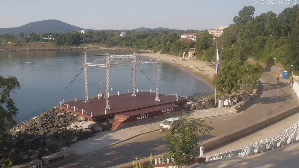 Царево, подвижна уеб камера Царево - поставена е върху сградата на общината и обхожда интересни места из курорта, пристанището и Черно море, времето на живо