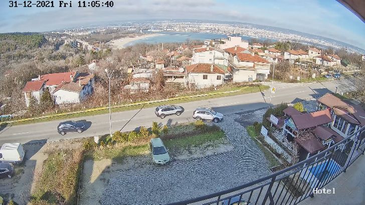 Варна уеб камера от кв. Галата, местност 'Зеленика'  улици трафик на живо времето южен бряг залив на Черно море