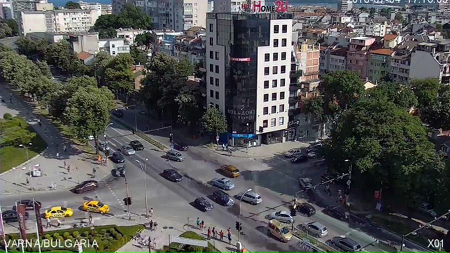 Варна времето уеб камера на живо, център, бул. 'Владислав Варненчик' и ул. 'Отец Паисий' трафик, район Одесос, кв. Христо Ботев, кръстовище 'Макдрайв', залив Черно море, live camera