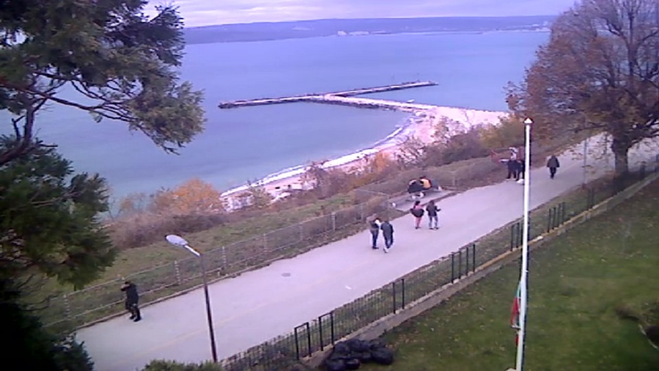 Варна уеб камера, морската градина, Варненски залив при трета буна, Черно море, времето на живо