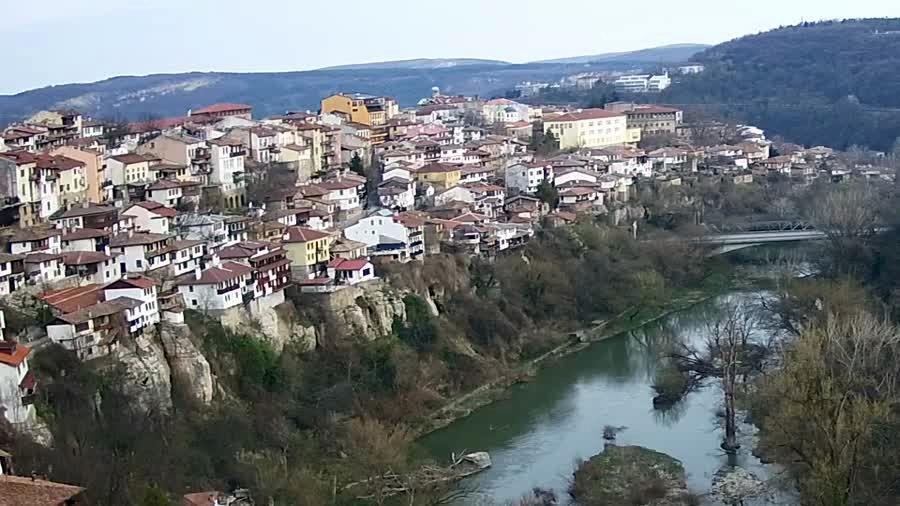 Велико Търново уеб камера на живо времето панорама река Янтра, остров паметник 'Асеневци', 'Стамболов' мост, кв. Варуша
