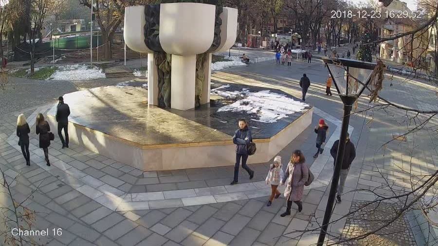 Велинград уеб камера времето на живо център, площад фонтан 'Чашата', Родопи планина