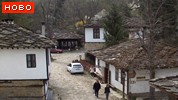 село Боженци времето на живо уеб камера, туристическа дестинация, 'АИР' Боженци, Музей на архитектурно-исторически резерват Стара планина, Габрово, почивка възрожденски къщи, механи, кафене, дюкян, live webcam Bojentsi